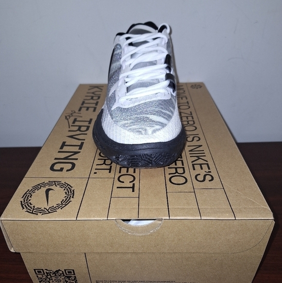 Nike Kyrie 8 White/White-Black. They\'re new with the box with no flaws. main image 8
